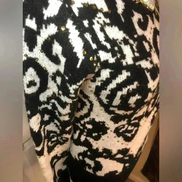 VENUS  Women’s size Small - Picture 6 of 13